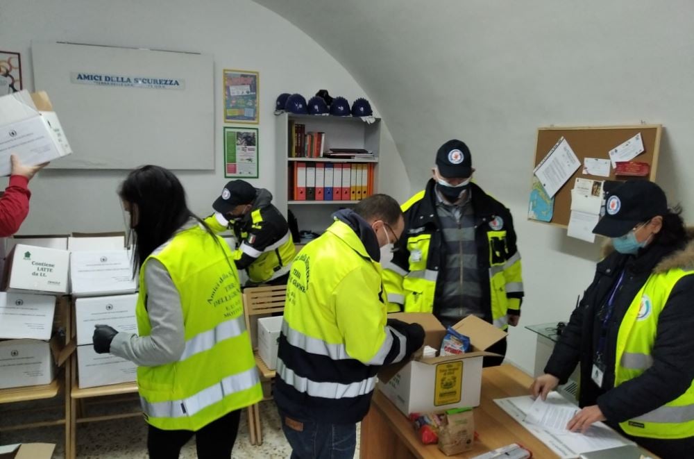 Preparazione pacchi per soggetti fragili